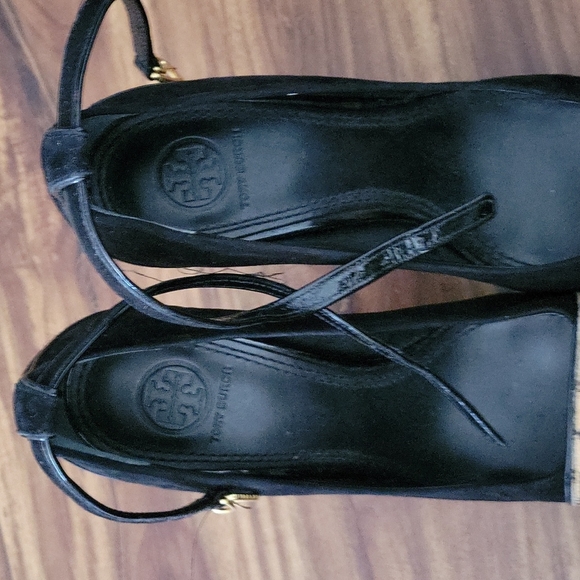 Tory Burch heels with Cheetah on toes - Picture 4 of 5